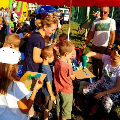 Piknik rodzinny Wspólne Wakacje na Wzgórzu Wolności - piękna pogoda i świetna zabawa