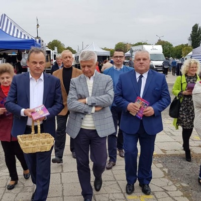 Premier Marek Belka popiera Artura Ostrowskiego i Arkadiusza Ciacha